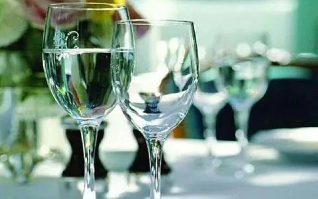 【关注】泸州00后大学生“双节”庆生，酒精中毒入院(图2)