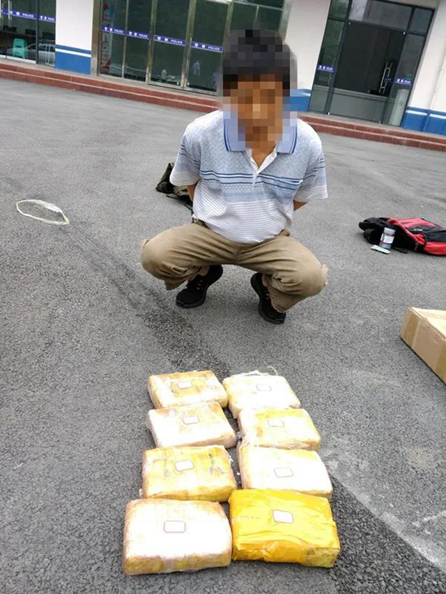 合江警方破获一起运输毒品案，当场缴获毒品4.5公斤