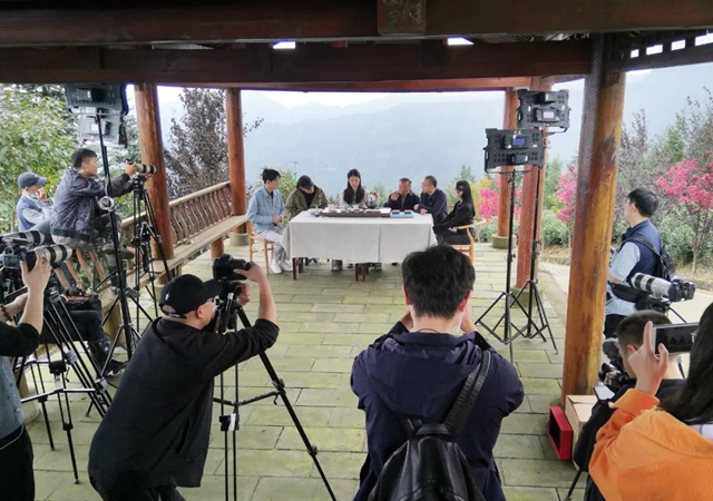 又一波明星大咖来宜宾录节目!这个地方要火了……(图2) 又一波明星大咖来宜宾录节目!这个地方要火了……(图2)