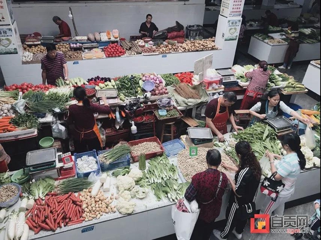 “双节”长假,自贡消费市场有序回暖(图2) “双节”长假,自贡消费市场有序回暖(图2)