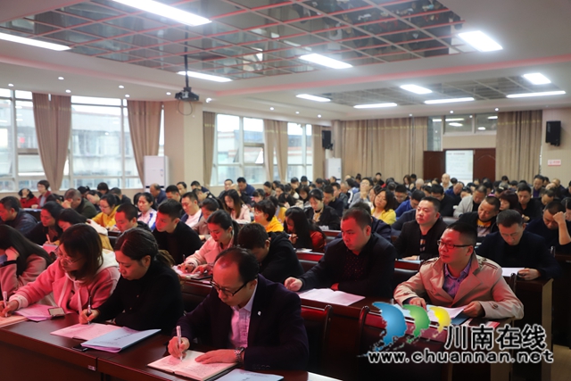 泸县玉蟾街道召开脱贫攻坚扶贫对象动态管理暨巩固达标验收工作会(图2)