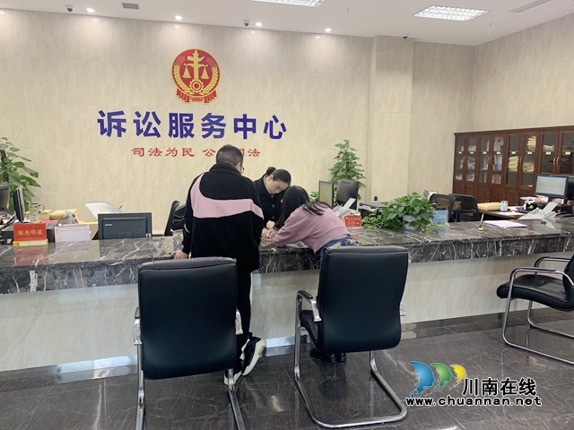 法院服务政务服务“一地通办”！泸州市诉讼服务中心在泸州中院挂牌成立(图2)