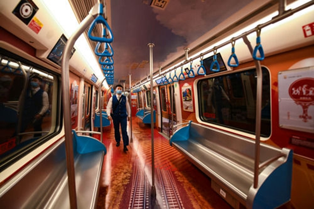 打造流动的影像展 四川推出脱贫攻坚“奋进号”主题列车