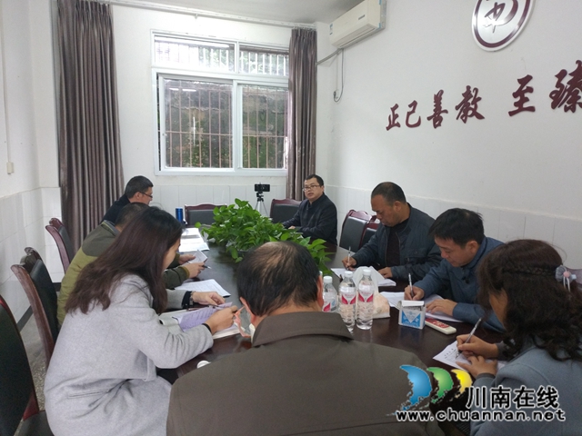 宜宾叙州区研培中心到南广初中开展教学视导