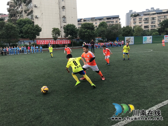 龙马潭区新民小学校园足球联赛开赛啦！