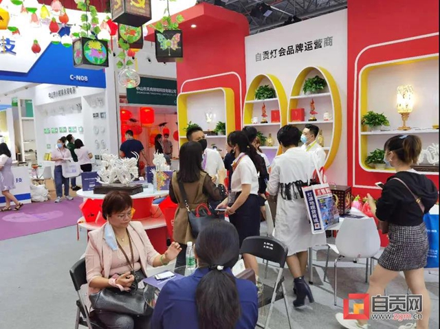 灯城之灯赴灯都！自贡彩灯再度走出家门(图4)