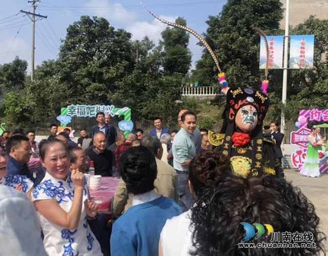 龙马潭区特兴街道举办“九九重阳节庆典” 800余名老人参加(图3)