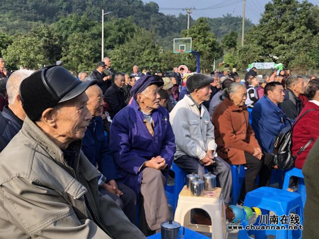龙马潭区特兴街道举办“九九重阳节庆典” 800余名老人参加(图4)