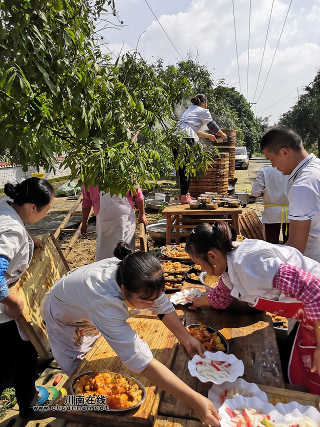龙马潭区特兴街道举办“九九重阳节庆典” 800余名老人参加(图4)