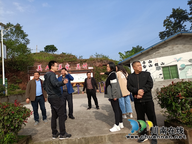 内江市东兴区综合行政执法局到泸县考察交流农村垃圾分类工作