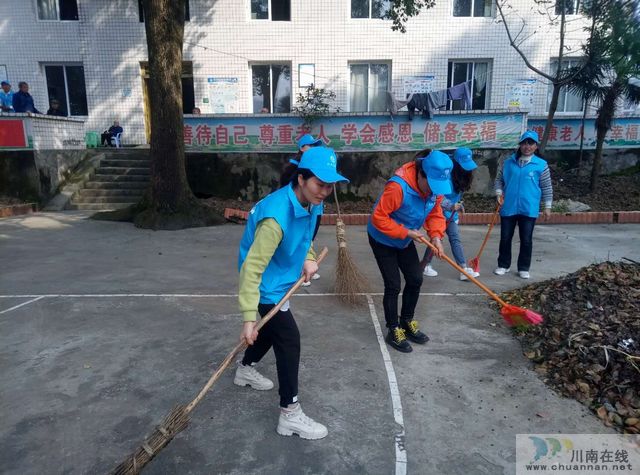 川煤芙蓉威鑫煤业:“情暖金秋,爱在重阳”义务劳动献爱心(图2) 川煤芙蓉威鑫煤业:“情暖金秋,爱在重阳”义务劳动献爱心(图2)