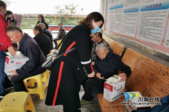 合江县符阳司法所组织社区矫正对象开展重阳节慰问活动