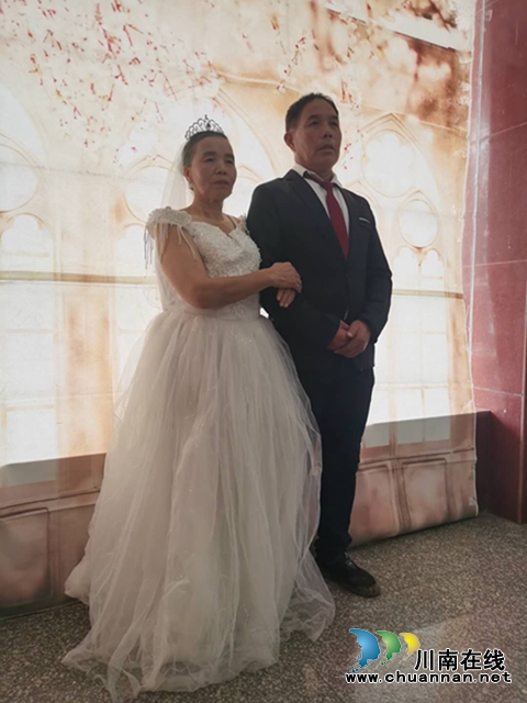 合江县妇联开展“留守不孤单·久久常相伴”留守老人公益婚纱摄影活动(图3)