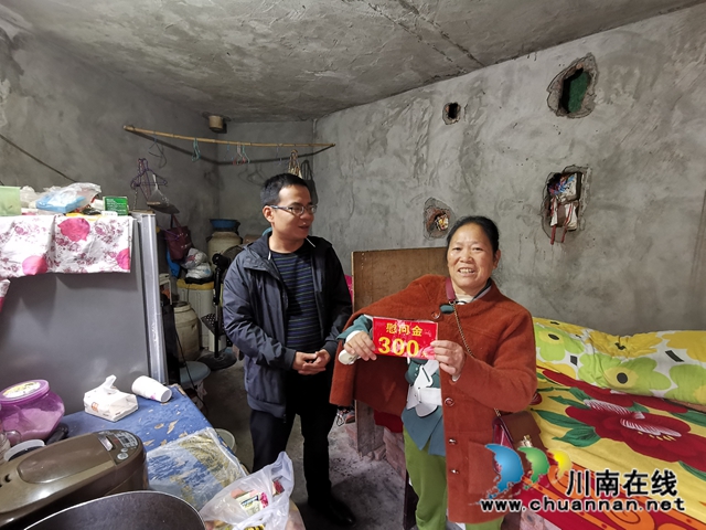 泸县综合行政执法局开展“爱心暖环卫”慰问活动(图2)