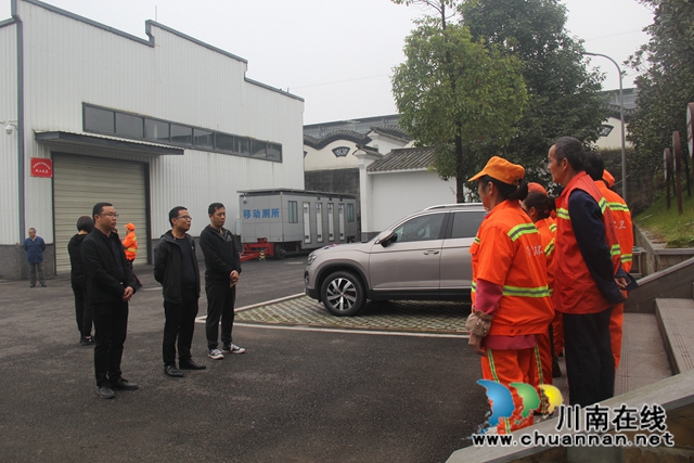 泸县综合行政执法局开展“爱心暖环卫”慰问活动(图4)