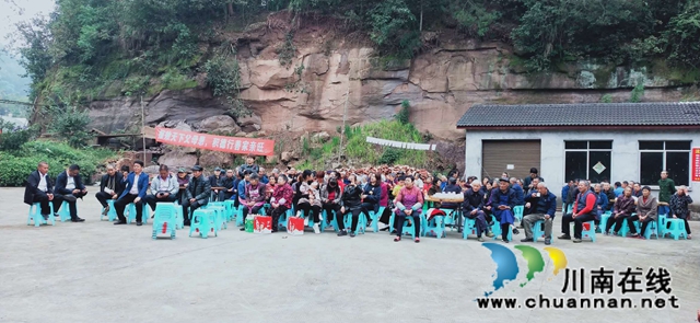 泸县百和镇：一桌重阳宴，尽书仁孝情(图1)