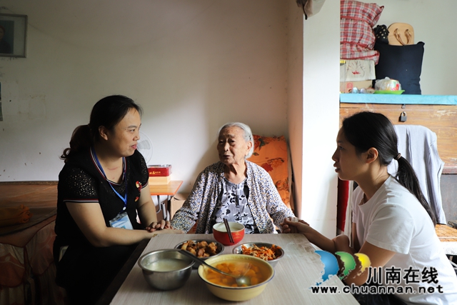 泸县玉蟾街道：“爱心食堂”传递敬老情(图5)