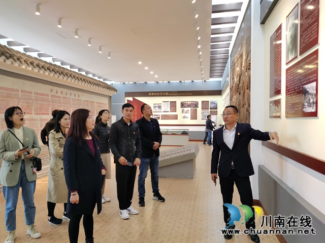 泸县建校开展纪念“抗美援朝70周年”参观泸县烈士陵园主题党日活动(图3)