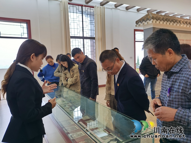 泸县建校开展纪念“抗美援朝70周年”参观泸县烈士陵园主题党日活动(图8)