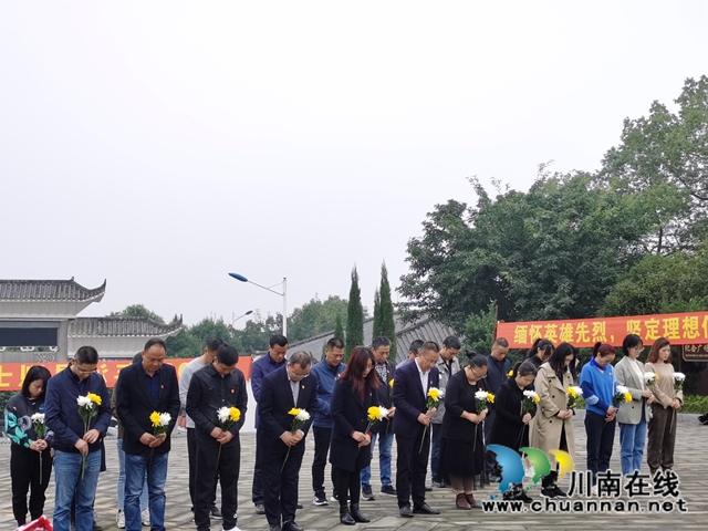 泸县建校开展纪念“抗美援朝70周年”参观泸县烈士陵园主题党日活动(图13)