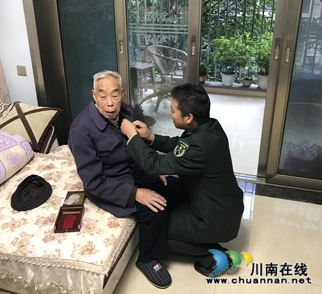 忆峥嵘，送温情！龙马潭区罗汉街道看望抗美援朝老兵(图5)