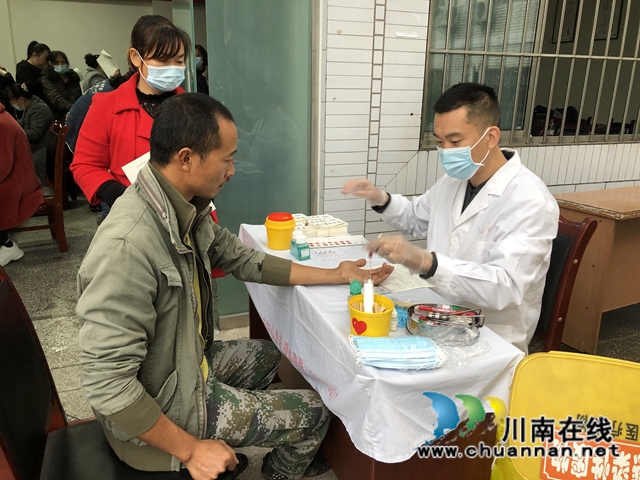 泸县百和镇集中开展2020年无偿献血活动(图1)