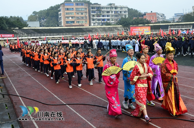 合江中学隆重举行第八届体育艺术节(图2)