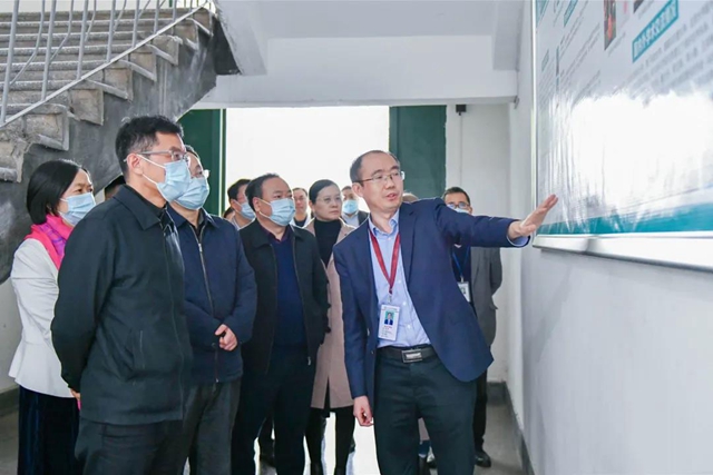 四川省科技厅党组成员、副厅长陈学华到西南医大附院考察调研