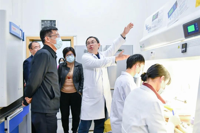 四川省科技厅党组成员、副厅长陈学华一行来西南医大附院考察调研(图5)