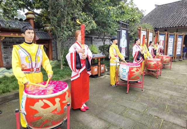 四川省首届国际火锅美食文化嘉年华火种采集仪式在自贡举行(图2)