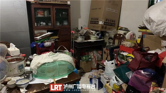 泸州网红奶奶车窗作画画遍泸州 车主：舍不得擦(图4)