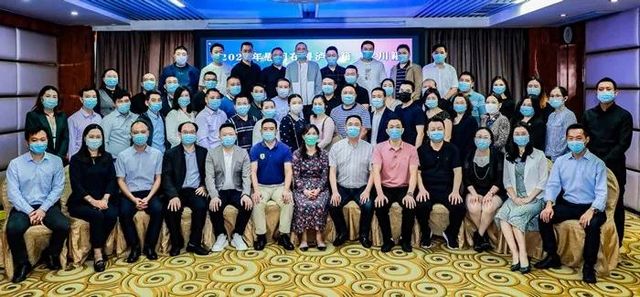 泸州市总工会、永川区总工会赴广东东莞为农民工服务联络站挂牌,并组团慰问在粤农民工代表(图2) 泸州市总工会、永川区总工会赴广东东莞为农民工服务联络站挂牌,并组团慰问在粤农民工代表(图2)