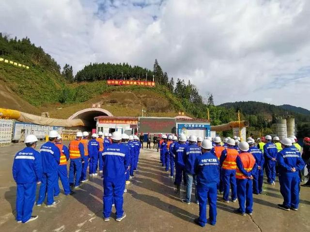 宜彝高速公路全线最长隧道左线贯通