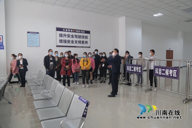 古蔺祥昇考场:“宣传开放日”助力学员从容考试(图2) 古蔺祥昇考场:“宣传开放日”助力学员从容考试(图2)