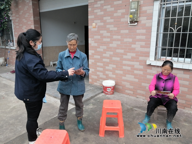 内江经开区靖民镇双塘村做好消防安全巡查及宣传工作(图1) 内江经开区靖民镇双塘村做好消防安全巡查及宣传工作(图1)