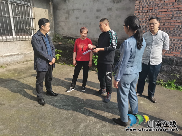 龙马潭区罗汉街道慰问走访精准扶贫户(图2) 龙马潭区罗汉街道慰问走访精准扶贫户(图2)