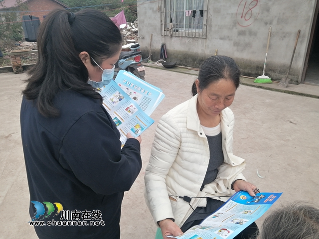 内江经开区靖民镇双塘村开展“双十一”防诈骗宣传活动(图1) 内江经开区靖民镇双塘村开展“双十一”防诈骗宣传活动(图1)
