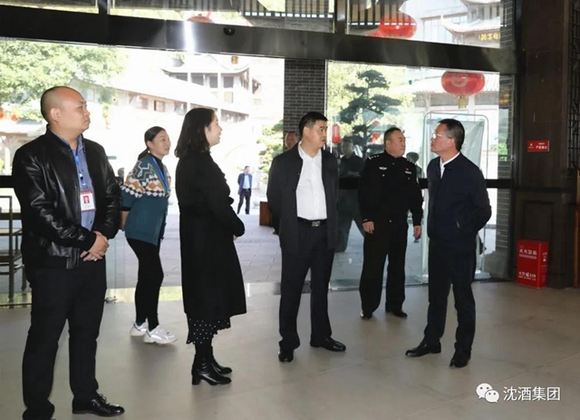 泸州市副市长、市公安局长何绍明率队调研中国沈酒庄景区(图2)