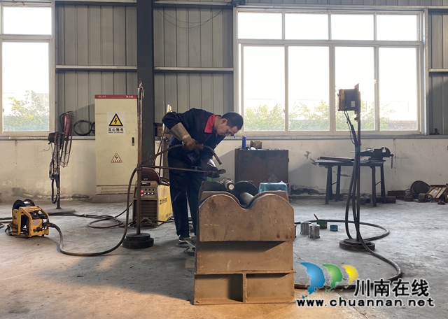 胡绍兵：火花闪烁匠心  双手焊接梦想(图2)