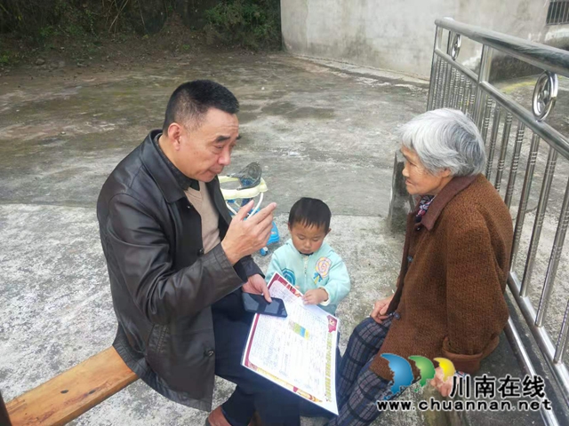 内江经开区靖民镇凉风社区:精准扶贫在路上,入户走访暖人心(图2) 内江经开区靖民镇凉风社区:精准扶贫在路上,入户走访暖人心(图2)