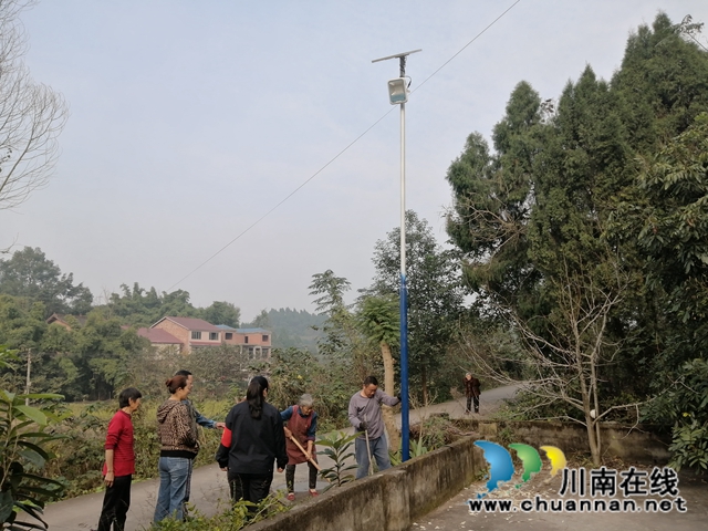 内江经开区靖民镇双塘村:亮化工程暖民心,共筑新农村(图1) 内江经开区靖民镇双塘村:亮化工程暖民心,共筑新农村(图1)
