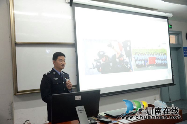 四川警察学院警盾宣讲到成都 防身术受西南财大学子追捧(图2)