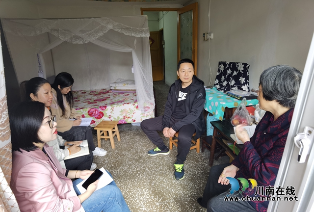 江阳区北城街道：违停“堵”大门，走访“疏”民心(图1)