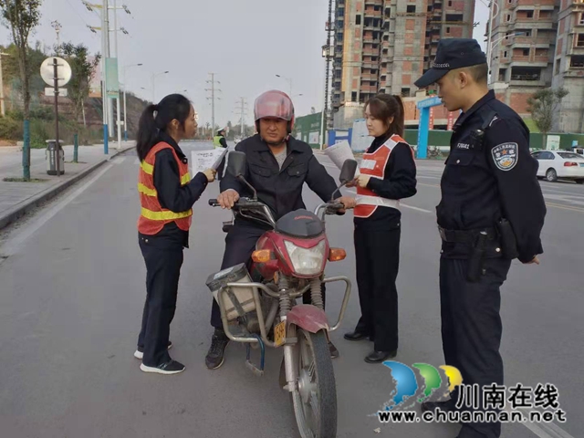 内江经开区靖民镇：“两车卫士”安装，为你保驾护航(图1)