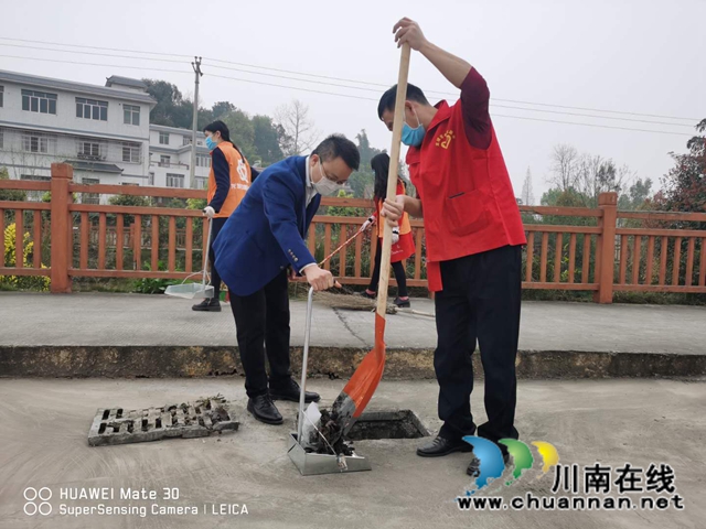 泸县百和镇持续发动群众开展全民大扫除(图2)