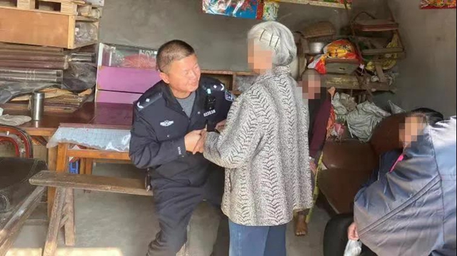 惊喜！泸州民警帮助他们找回了离家出走三十多年的亲妈(图1)