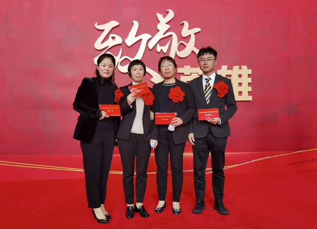 【致敬】全省表彰大会，他们在蓉城得到最高礼遇！(图2)