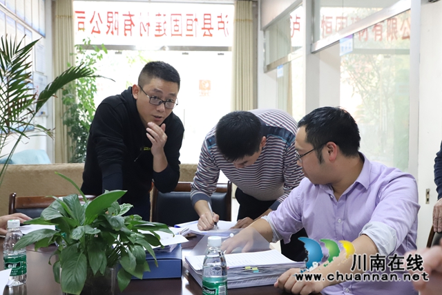 泸县玉蟾街道督查企业安全生产工作(图2)