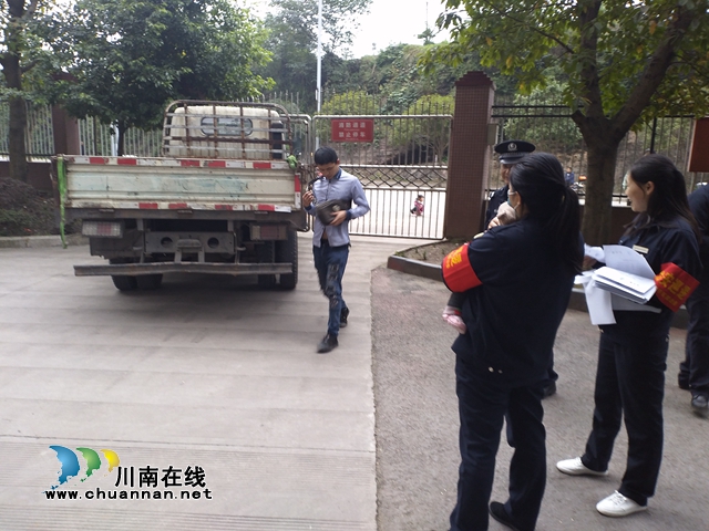 内江经开区双雁社区：加强隐患排查，确保辖区平安稳定(图1)