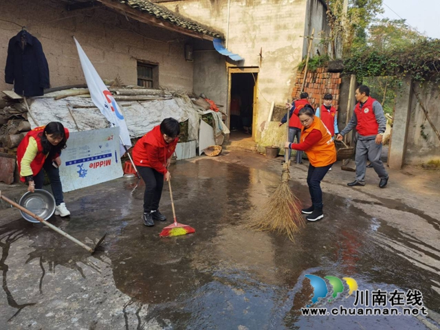泸县玉蟾街道开展党员志愿者结对帮扶贫困户活动(图4)